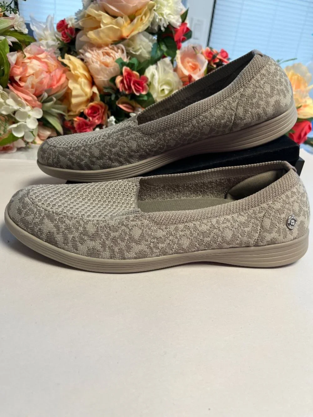 Skechers On-The-GO Dreamy Knit Skimmer Slip-On Flats Taupe Women’s 10M Comfort